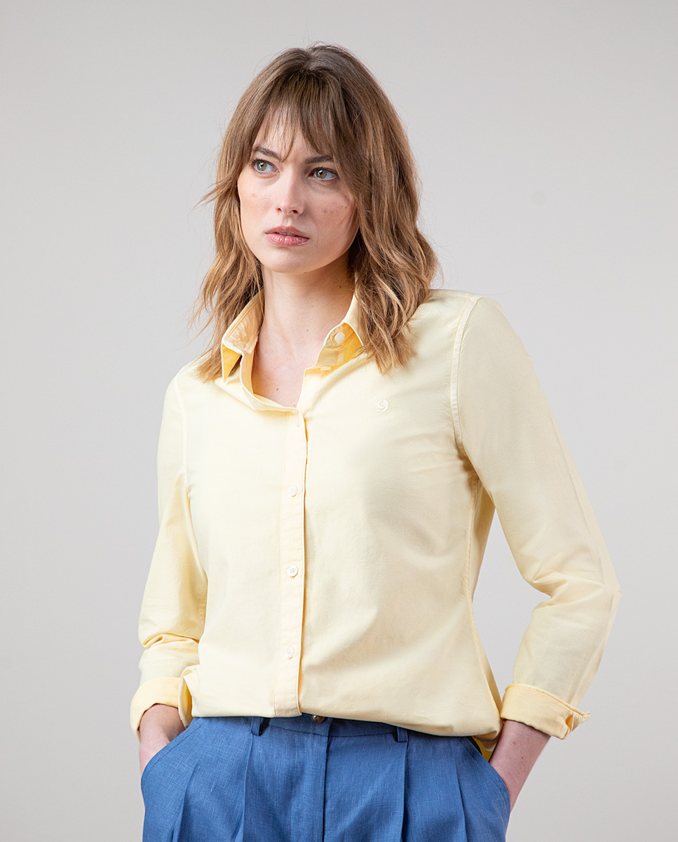 Chemise Teinte Sur Pièce Jaune