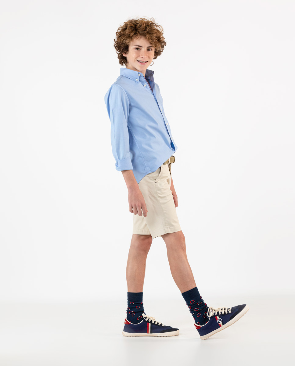 Chemise Teinte Sur Pièce Bleu Ciel