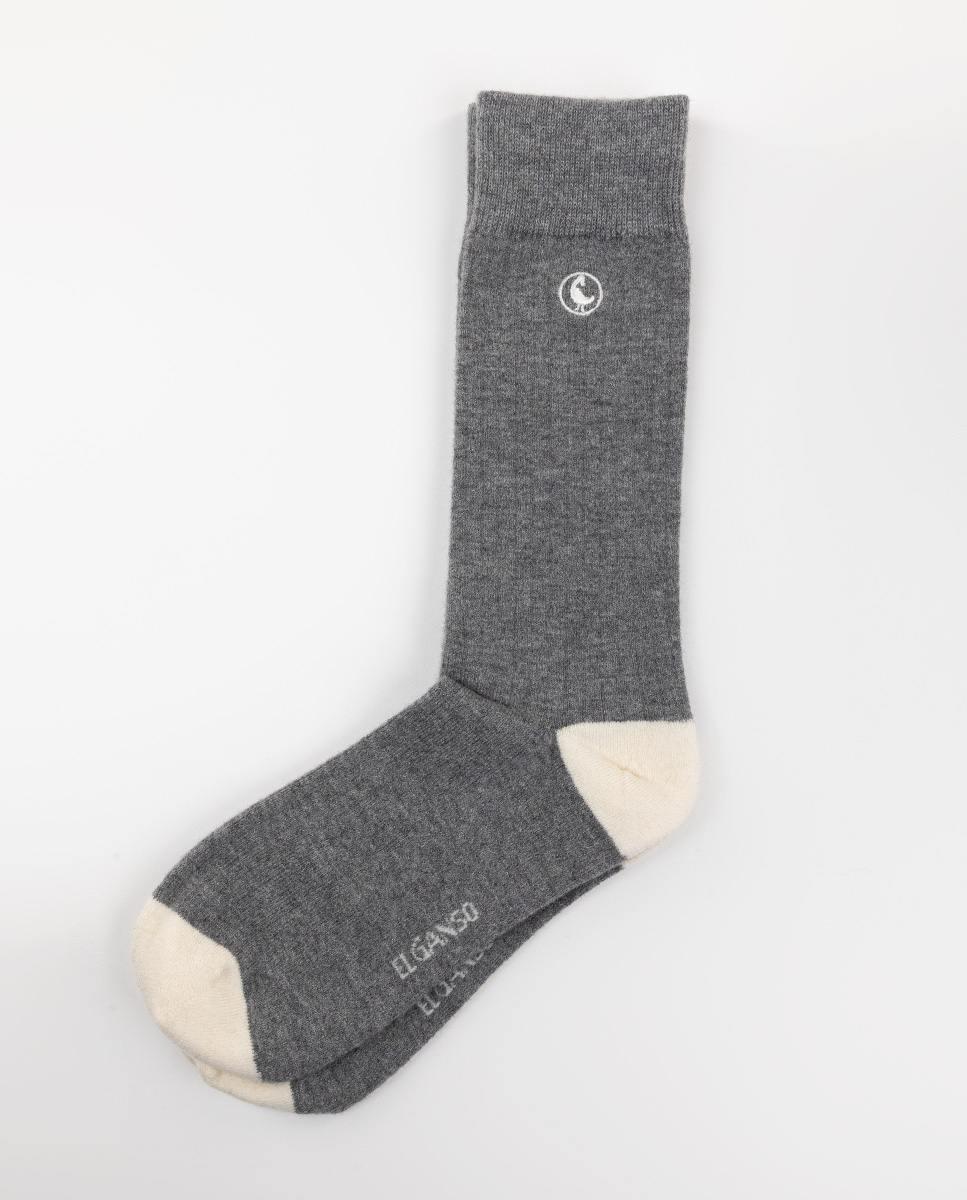 Strumpf Wolle Canalé Grau