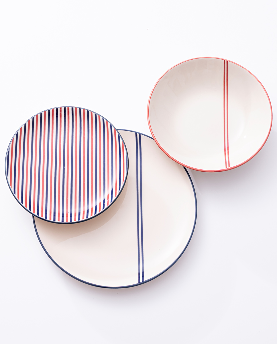Striped Dinnerware - 4 Guests - 12 Pieces
